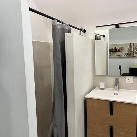 Agreable A 5min Du Tram Lägenhet *